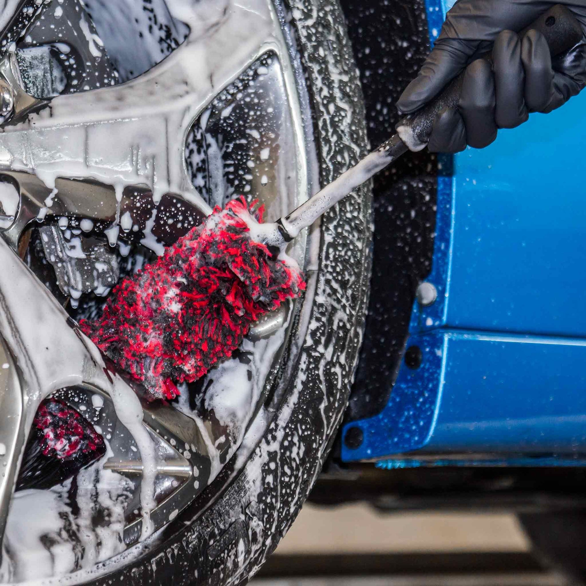 Large Microfiber Wheel Brush Product Demonstration Image