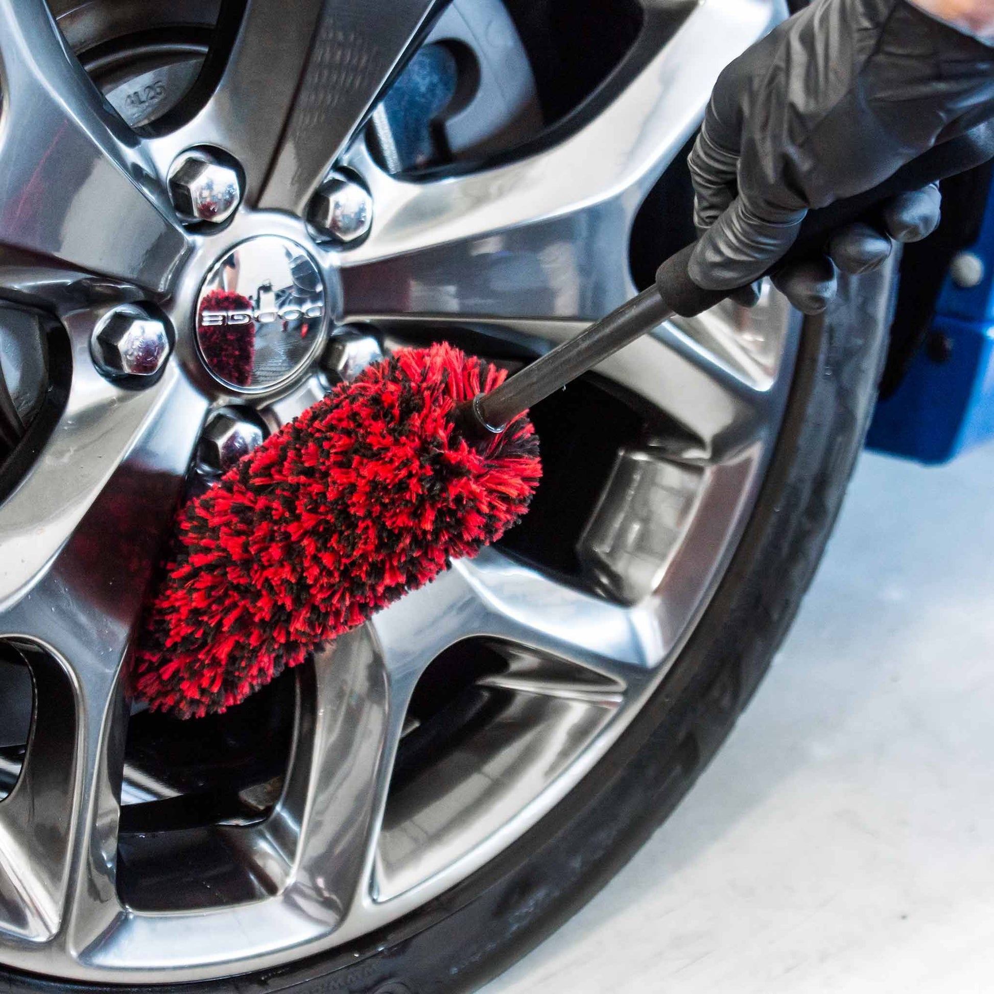 Large Microfiber Wheel Brush Product Demonstration Image