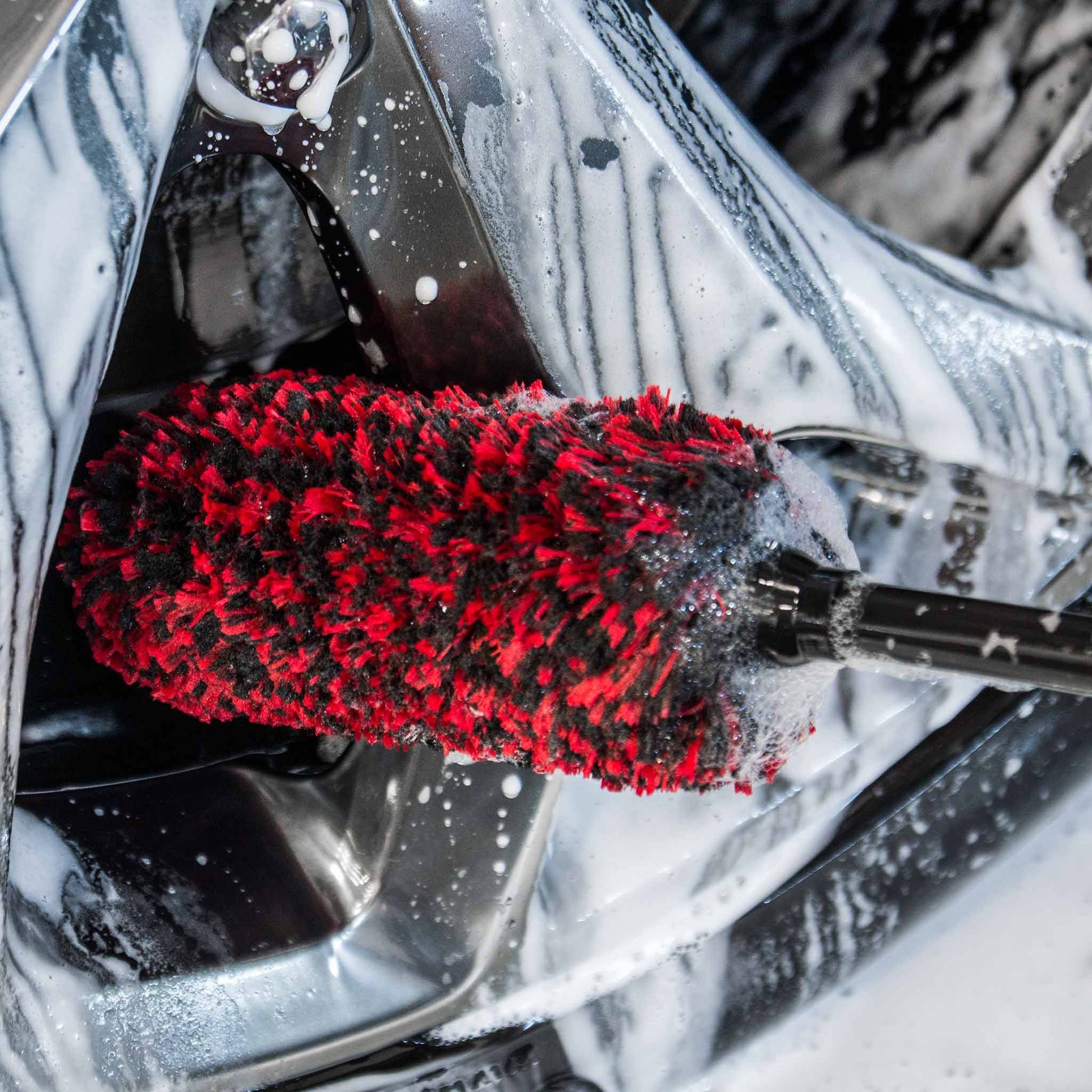 Medium Microfiber Wheel Brush Product Demonstration Image